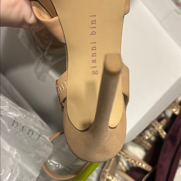 Giani Bernini Beige Strappy Heels - Picture 5 of 9